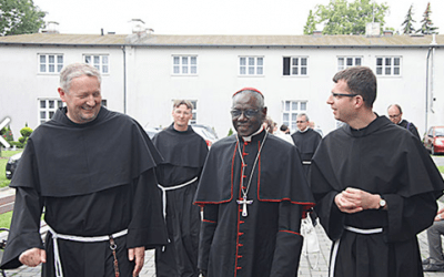 El santuario de Niepokalanów acoge la visita del Cardenal Sarah en su viaje a Polonia