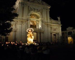 Otro acontecimiento de amor a la Virgen, en Asís
